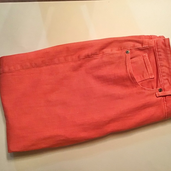 NWOT - Loft curvy jeans - Picture 4 of 10